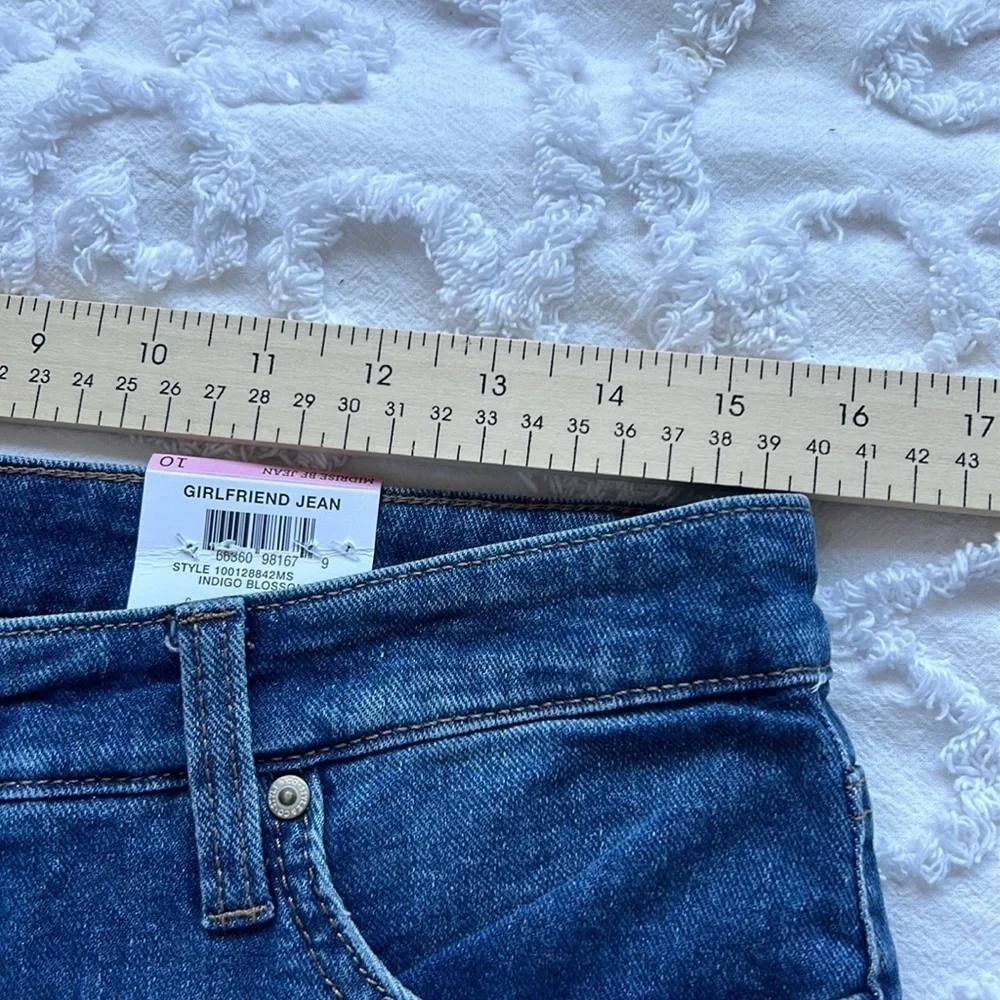 NWT Style & Co Curvy Girlfriend jeans, women’s size 10. Blue, slight distress.